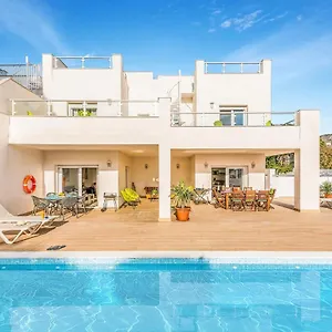 https://villa-catalina-nerja.es-andalucia.com